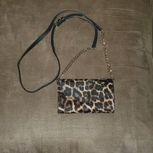 Michael Kors Smartphone Cross Body Bag in Leopard Print